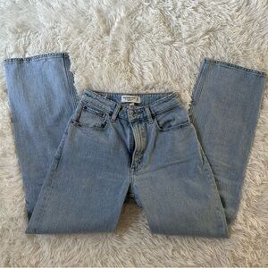 Sold  Abercrombie & Fitch Curve Love The 90s Relaxed Jean High Rise, 24 Short